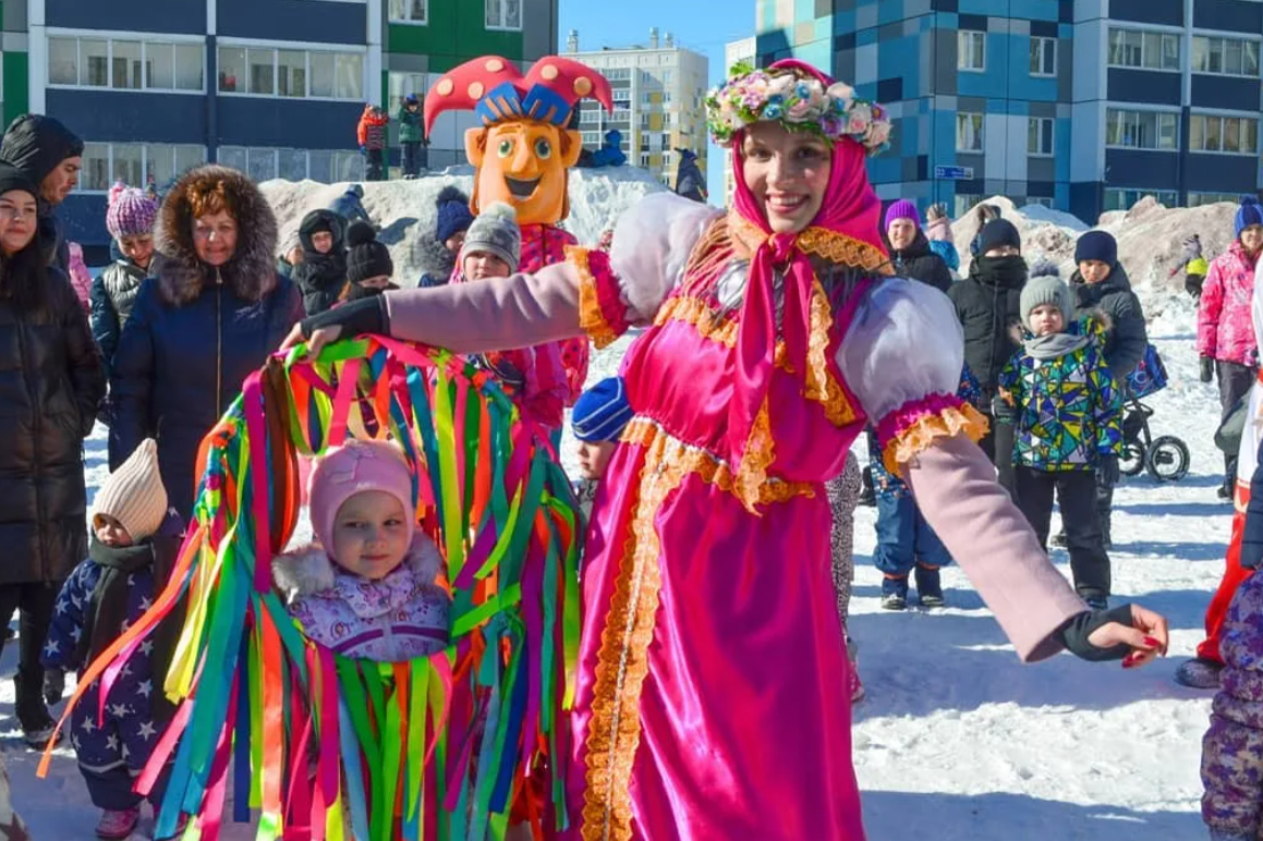 Русский народный костюм на Масленицу 🚩: лучшие идеи нарядов для детей и  взрослых